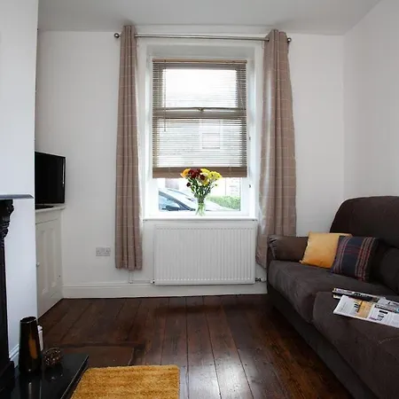 Spacious 3 Bedroom Cottage In Whalley Room photo