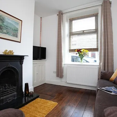 Spacious 3 Bedroom Cottage In Whalley Room photo